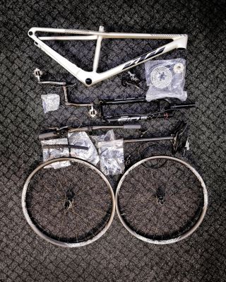 Ještě v sobotu mě moje KTM Myroon Pro dovezlo k poslednímu vítězství 🥇 v této sezoně a dnes už si užívá zasloužený welness...